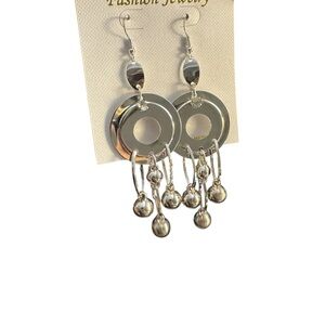 5/$25 NWT Fashion Silver Dangle Earrings